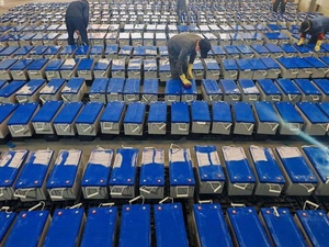 แบตเตอรี่ตะกั่วกรด Sunkit 12V 100Ah ขายส่ง - พลังงานแสงอาทิตย์และระบบสำรองไฟ (UPS) โซลูชั่นการจัดเก็บพลังงาน 12V 100Ah - Product Image 3