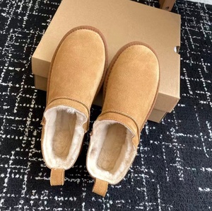 Chaussures d'hiver en daim châtain pour femmes, à enfiler, doublées de fourrure, à cheville basse, antidérapantes, chaudes, type bottes de neige - Product Image 1