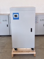 Stabilisateur de tension numérique LCD 50KVA 60KVA, type servo, monophasé AC 220V, régulateur de tension automatique AVR pour usage commercial
