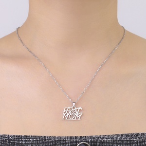 Cadeau pour la fête des mères, collier tendance avec pendentif BEST MOM, colliers en acier inoxydable, collier avec pendentif en forme de cœur et de fleur - Product Image 1
