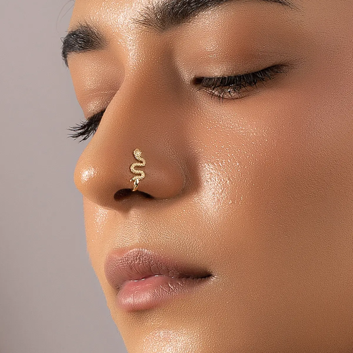 Creative אופנה נחושת זהב מצופה נחש צורת ללא חור פירסינג האף טבעות לנשים