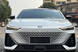 Voitures <span class=keywords><strong>d</strong></span>'<span class=keywords><strong>occasion</strong></span> Changan UNI-V 2023 1.5T Édition Prestige Voiture compacte Essence Berline à hayon Voitures <span class=keywords><strong>d</strong></span>'<span class=keywords><strong>occasion</strong></span> <span class=keywords><strong>pas</strong></span> chères de Chine Carros Usados - Product Image 2