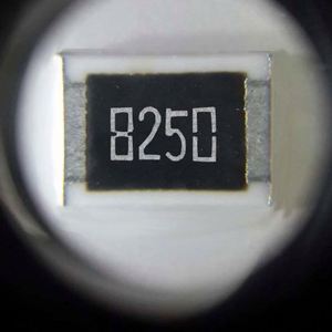 Manufacturer Direct RR4532 1812L8250FT 1812 4532 Resistors Chip Resistors SMD Resistors 825ohm 1% 3/4W Thick Film Resistor - Product Image 1