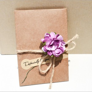 Carte de vœux vintage en papier kraft 18x12cm faite à la main avec fleurs séchées, enveloppe en corde de <span class=keywords><strong>chanvre</strong></span>, tournesol, œillet, rose, personnalisable - Product Image 4
