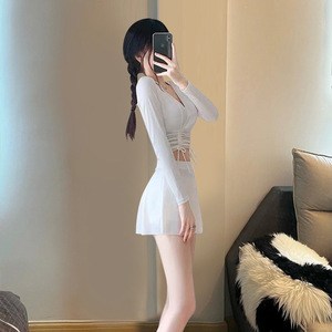 Traje de Baño de Dos Piezas para Mujer Baiya, Manga Larga, Cuello en V, Estilo Falda, Cintura Natural, Diseño Cruzado, Transpirable - Product Image 2