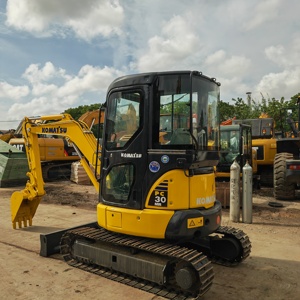 Mini-excavatrice sur chenilles Komatsu PC30 MR jaune, capacité de la benne de l'excavatrice Komatsu PC30 MR - Product Image 1
