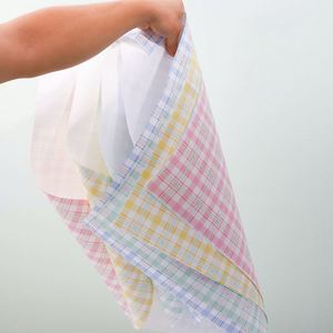 Papier d'emballage BOPP imperméable à l'eau de style coréen à carreaux bicolores, papier pour bouquet de fleurs et cadeaux, pour Noël - Product Image 4