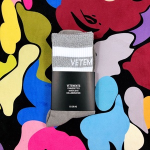 KANGYI nouveauté lueur dans le noir <span class=keywords><strong>chaussettes</strong></span> personnalisées réfléchissantes dans la <span class=keywords><strong>nuit</strong></span> hommes <span class=keywords><strong>chaussettes</strong></span> <span class=keywords><strong>de</strong></span> sport - Product Image 6