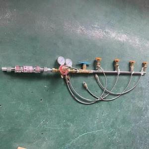 Système de collecteur de gaz médical semi-automatique à 6/8/10 ports, le plus vendu, avec régulateur de gaz pour Argon, Oxygène et Gaz Naturel - Product Image 2