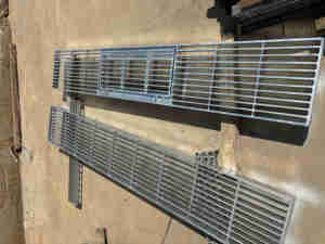 Rejilla <span class=keywords><strong>de</strong></span> Acero para Cubrir Zanjas a Precio <span class=keywords><strong>de</strong></span> Fábrica, con Acero Angular, Rejilla <span class=keywords><strong>de</strong></span> Acero Duradera para Cubrir Zanjas <span class=keywords><strong>de</strong></span> Drenaje - Product Image 4