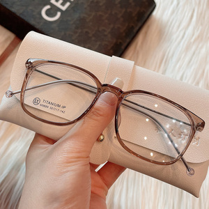 Lunettes de vue en titane Cel 9889, monture rectangulaire complète, verres en résine, unisexe, confortables et élégantes - Product Image 4