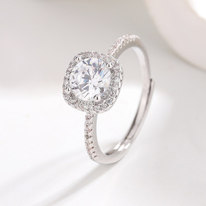 Bague en zircon à huit cœurs et huit flèches, plaquée platine, style 'Small Sugar Ring', best-seller, bijou de collection, également disponible comme bague diamant, et disponible en version bracelet. - Product Image 4