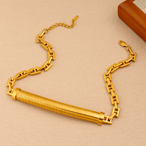 Collana geometrica dorata placcata per clavicola con colletto Hip Hop personalizzato in acciaio inossidabile - Product Image 4