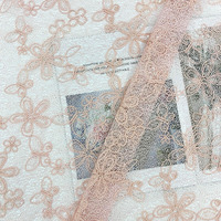 Tissu en dentelle léger et écologique brodé de sequins floraux roses, en maille de polyester, pour robes, lingerie et mariages féminins