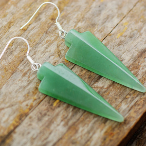 Boucles d'oreilles pendantes œil de tigre vert oriental en forme de flèche, géométriques et tendance - Product Image 2