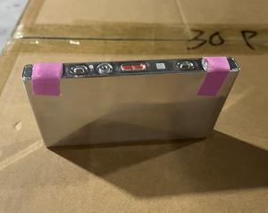 Batterie prismatique au lithium NMC 4,2 Ah 3,65 V à décharge élevée pour système de stockage d'énergie et alimentation - Product Image 3