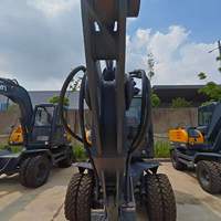 Excavatrice sur pneus Xinyuan B75S d'occasion, 7,5 tonnes, fonctionnement fluide, faible nombre d'heures, sans défauts, bien entretenue, en stock, à vendre