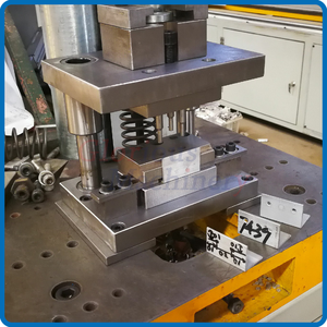 Molde de perforación de ventanas y puertas Prensa hidráulica para perforación de orificios de tubos para aplicaciones de moldes de hardware - Product Image 3
