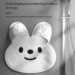 MD-R971 Exfoliante de pies de silicona gris con forma de conejo 14"x12" Alfombrilla antideslizante para ducha con ventosas eficaces - Product Image 2