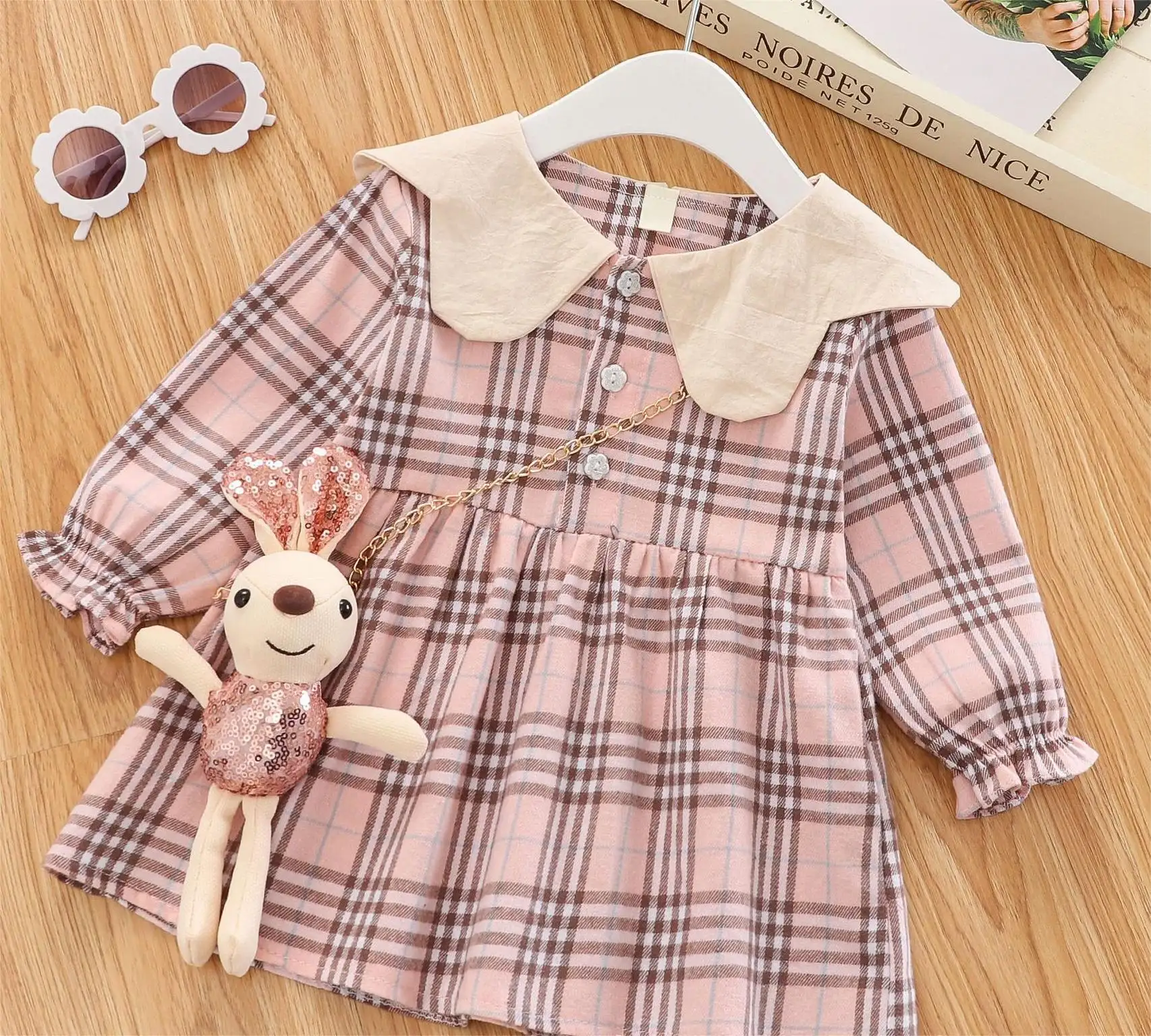 Jupes automne hiver pour enfants filles à manches longues pétale revers bébé robes à carreaux + un lapin jouet