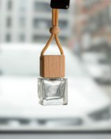 Vente en gros de flacons suspendus vides en verre pour parfum de voiture, diffuseur d'huiles essentielles pour voiture de 8 ml avec couvercle en bois