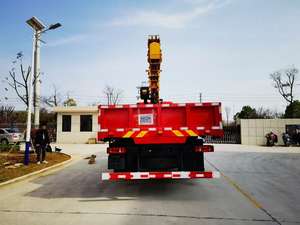 Camion léger Dongfeng 4x2 avec grue montée, grue mobile, grue à flèche télescopique hydraulique de 6 tonnes, 7 tonnes, 8 tonnes - Product Image 6