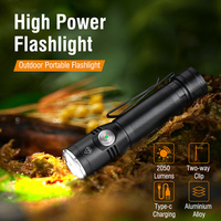 Lampe torche tactique compacte haute puissance 2050 lumens, charge rapide, étanche IP67, avec fonction mémoire pour le camping et la randonnée