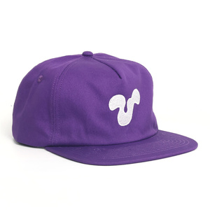 Cappello da papà a 5 pannelli non strutturato con visiera piatta, logo ricamato personalizzato e fibbia con etichetta - Product Image 2