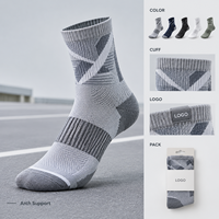 Chaussettes de sport respirantes pour la course à pied, avec ventilation en maille, gestion de l'humidité, maintien du talon, bout plat et amorti ciblé, gris et blanc