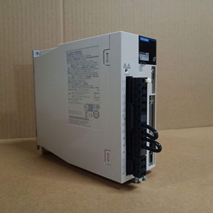 Servo Motor Yaskawa SGD7S-5R5A00A, Servoaccionamiento de 1.8Kw, Serie 7, Servo Motor Pequeño para Máquina de Corte, 220v - Product Image 2