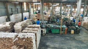 Vietnam Factory Solid Wood Modern <b>Wardrobe</b> & Wooden Closet for Hotel Use Durable Bedroom Furniture OEM/ODM Custom Design - Product Image 6