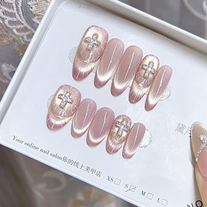 Faux <span class=keywords><strong>ongles</strong></span> personnalisés rose-gris, style français, faits à la main, avec effet chrome croisé et perles, à presser - Product Image 4