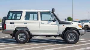 Auto Usado en Perfecto Estado, TOYOTA <span class=keywords><strong>Land</strong></span> <span class=keywords><strong>Cruiser</strong></span> HardTop 2024, 4.5L Diésel, Manual, V8, SUV, Listo para Enviar - Product Image 6
