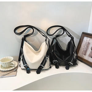 حقيبة ظهر عصرية للسيدات من البولي يوريثالات ، حقيبة حمل عصرية للنساء ، تصميم غير رسمي بحزام مزدوج على الكتف - Product Image 3