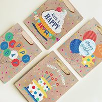 Vente en gros de sacs en papier kraft personnalisés avec logo poignées en ruban pour vêtements, restaurants, fast-food, emballages à emporter multi-usages