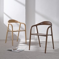 Chaise de salle à manger en cuir vintage avec accoudoirs en bois, classique pour restaurant et café, chaise rembourrée pour salle à manger