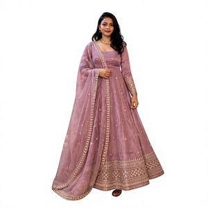 นำเสนอคอลเลกชั่นใหม่จากนักออกแบบผ้าไหมกรุบกรอบพร้อมชุดงานปักและชุด Dupatta เย็บอย่างเต็มที่ - Product Image 1