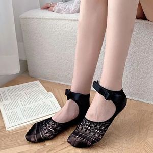 Chaussettes invisibles en dentelle pour femmes avec nœud arrière, style Balletcore, antidérapantes, pour ballerines - Product Image 6