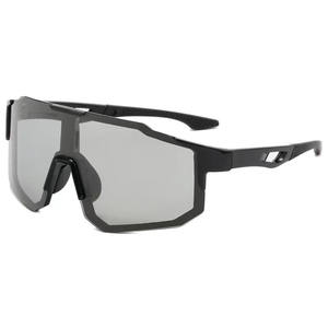New Fashionable Cross-Border <strong>Sports</strong> <strong>Sunglasses</strong> for Men Women Cycling <strong>Sunglasses</strong> with <strong>Polarized</strong> Green Red Lenses Wholesale - Product Image 4