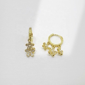 Pendientes de aro de plata 925 con diseño floral único para mujer, finos, elegantes, chapados en oro, con circonita cúbica en forma de corazón, colgantes. - Product Image 5