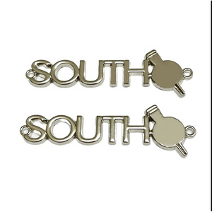 Placa de identificación Prosody South Metal de aleación de zinc de 80x10 mm para ropa y bolsos - Product Image 1
