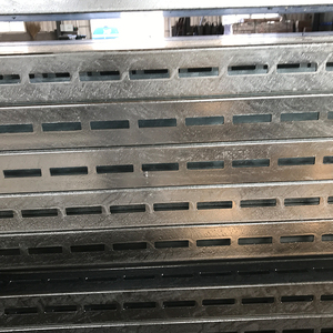 Sistema de Estructura de Acero Modular de Alta Resistencia Certificado por ASTM, Poste Ranurado de Canal Cuadrado para Soporte de Construcción de Alta Resistencia, Corte - Product Image 2