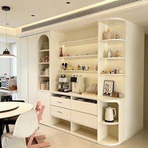 Buffet de salle à manger incurvé de luxe - Éclairage LED et étagères à niveaux, bar à café + rangement pour objets de collection pour cuisines modernes - Product Image 3