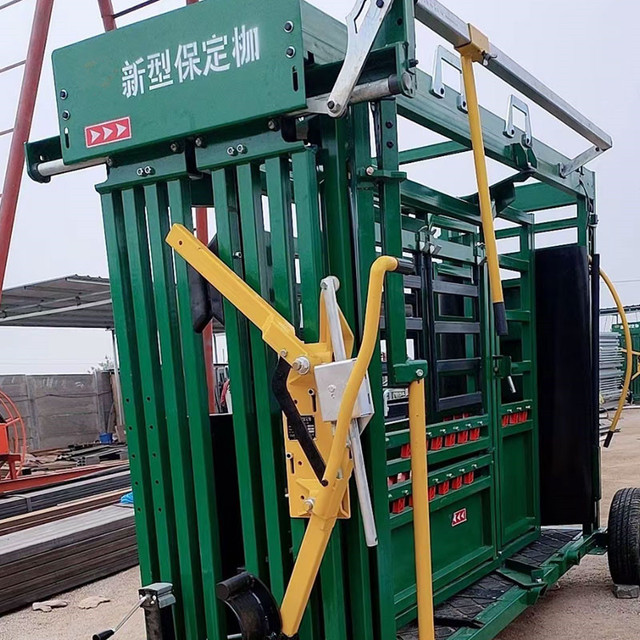 Factory Hot Sale Heavy Duty Farm Steel Cattle Crush Cattle Squeeze Chute Stock Yard for Sale