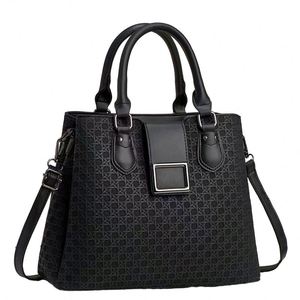 Sac à main en PU imperméable à la mode pour femmes Sac en peluche en forme de cœur de pêche populaire transfrontalier Style imitation fourrure de lapin - Product Image 1