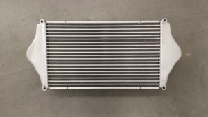 Fabricant de refroidisseur intermédiaire en aluminium de haute qualité pour FUSO 6D16 FN527 OEM 1095049007 - Product Image 2
