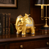 Sculpture élégante en résine Art Déco d'éléphant doré avec ornement d'oiseau pour la décoration du salon, du bureau et des étagères