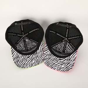 Venta al por mayor personalizado 7 paneles de ala plana bordado Logo impermeable láser corte agujero perforado rendimiento sombrero, Gorras Snapback Cap - Product Image 3