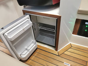 Nuevo Diseño con Certificación CE, Yate de Lujo de 9m, Tanque de Combustible de 600L, Yate con Cabina de Fibra de Vidrio en Venta - Product Image 5