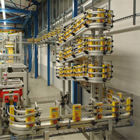 Convoyeur à chaîne flexible en acier inoxydable avec chaîne en POM pour un transfert fluide des produits dans les lignes de production alimentaire et de boissons